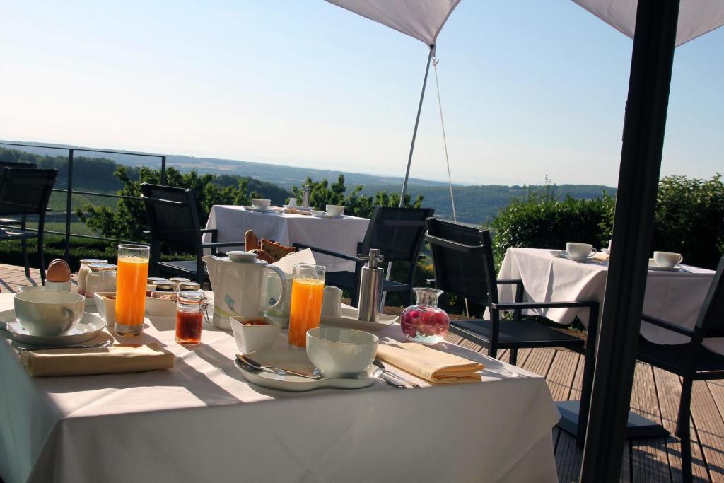 Hotel Restaurant La Montagne De Brancion マルタイイ・レ・ブランシオン レストラン 写真